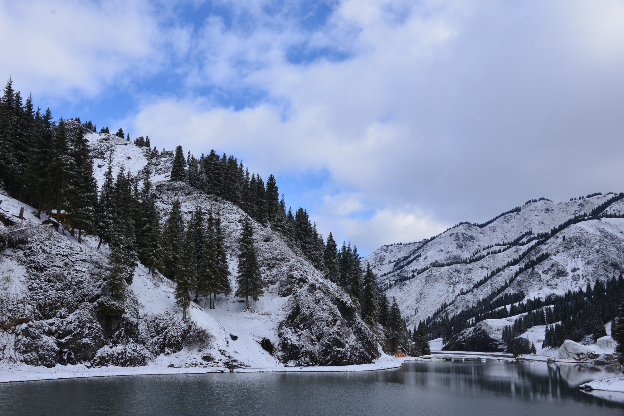 天山雪原四季無(wú)限變化